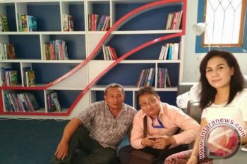 BI Serahkan "BI Corner" Universitas Dumoga 