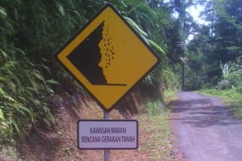 BPBD Cilacap Pasang Ratusan Rambu Rawan Longsor 