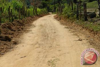 Warga Nagari Tarung-tarung Pasaman Keluhkan Jalan yang Belum Diaspal