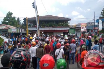DPR desak pemerintah selesaikan status tenaga honorer