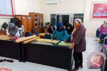 Pemkot Pariaman Berikan Pelatihan Pola Dasar Busana Bagi 20 Perajin