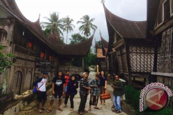 14 Pemandu Siap Melayani Anda Jika Berkunjung ke Kawasan Seribu Rumah Gadang