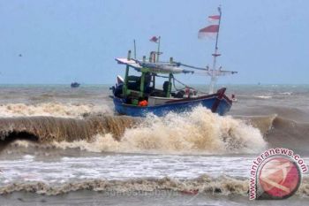 Puluhan Kapal Cakalang Parkir Akibat Cuaca Buruk 