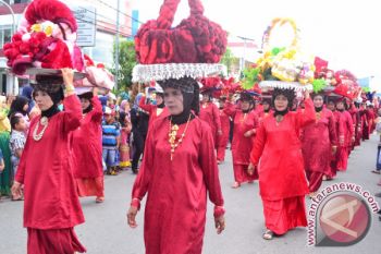 Pawai "Arak Bako" di Solok Pecahkan Rekor Dunia MURI