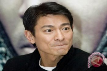 And Lau terima gelar doktor HC