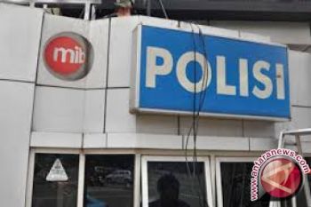 Empat polisi terluka saat mengamankan demo