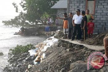 Bupati Sangihe tinjau lokasi bencana di Tahuna