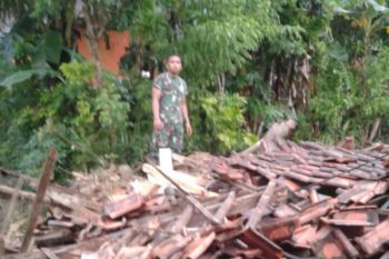 Belasan Rumah Rusak di Banyumas Terkena Longsor 