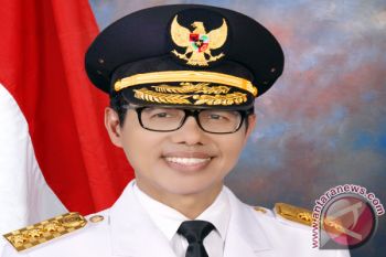 Gubernur Bersama Tiga Kepala Daerah Terima Leadership Award, Mewakili Sumbar
