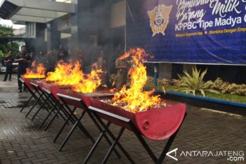  Jutaan Rokok Ilegal Senilai Rp6,19 Miliar Dimusnahkan (VIDEO)