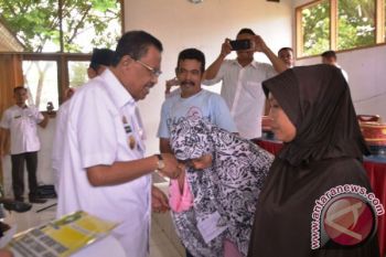Bupati Sinjai Serahkan Insentif Guru Mengaji