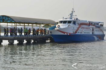 Gelombang tinggi hentikan pelayaran Karimunjawa-Jepara