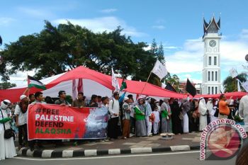 Warga Gelar Aksi Bela Palestina di Jam Gadang