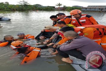 Brimob Temukan Jenazah Remaja Hanyut Saat Banjir