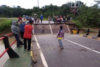 Jalan Penghubung Kotawaringin Timur-Kotawaringin Barat Ambruk