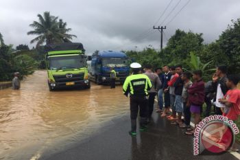 Jalan Sumbar-Riau di Pangkalan Sudah Bisa Dilewati