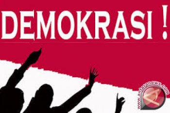 Demokrasi dan Kebisingan Politik