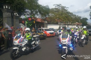Petugas pengamanan malam pergantian tahun unjuk kekuatan