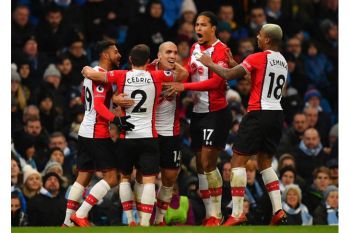 Puel dukung Van Dijk jadi bek terbaik di Dunia