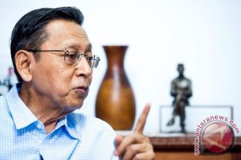 Boediono datangi gedung KPK