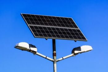 Warga Jayawijaya terima 4.614 lampu tenaga surya