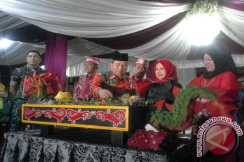 Wali Kota dan Warga Palangka Raya Meriahkan Pergantian Tahun 