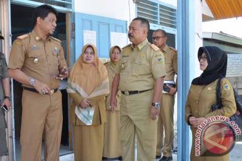 Sekprov Sulteng Minta OPD Evaluasi Tenaga Honorer