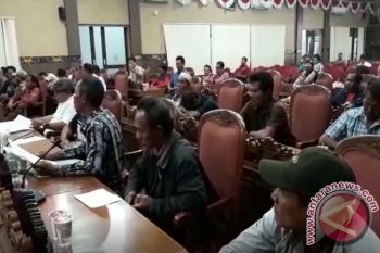Waduh! Puluhan Warga Datangi DPRD Kotawaringin Timur