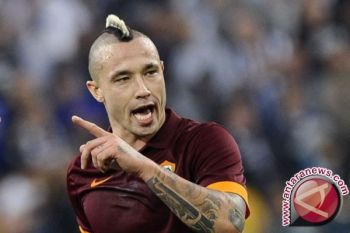 Nainggolan dicoret dari tim AS Roma karena mengunggah video merokok