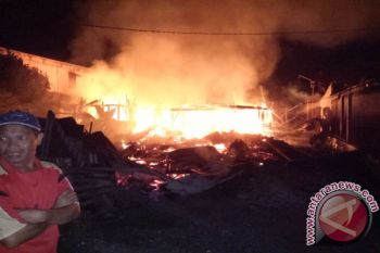Tiga rumah di Kawangkoan Utara terbakar