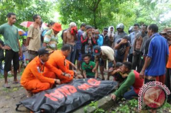 Suami-istri korban banjir ditemukan tewas