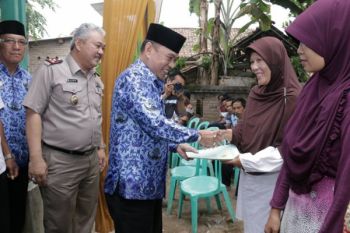 Pemkab Pringsewu serahkan 300 sertifikat tanah kepada warga