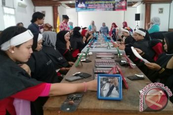 Mantap!  Pemudi Sampit Dibekali Keterampilan Usaha Tata Rias