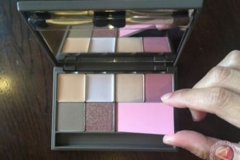 Tips hemat gunakan make up dasar