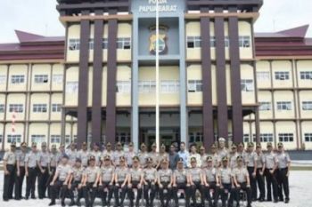 RS Bhayangkara Papua Barat bernama Lodewijk Mandacan