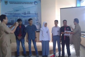 Lomba penulisan artikel Diskominfo, redaktur sumbar.antaranews juara I
