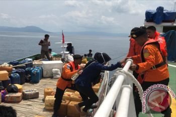 Basarnas evakuasi kapal mati mesin di Saponda