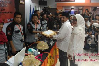Bapaslon "Appi-Cicu" Daftar Di KPU Makassar