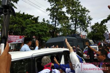 Pasangan Nurdin Abdullah-Sudirman Daftar Di KPU Sulsel