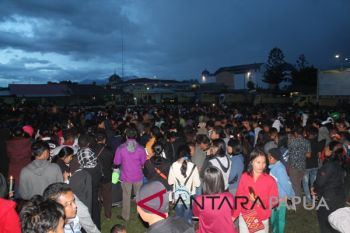 Warga Jayawijaya gelar aksi seribu lilin untuk Clarita