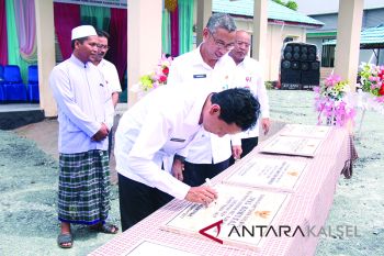 Penandatanganan Prasasti