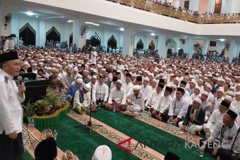 Ribuan Masyarakat Kalteng Hadiri Tausyah Ustadz Abdul Somad