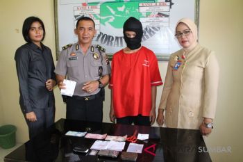 Polisi Agam tangkap pengedar narkoba saat menunggu pembeli di rumah kontrakan