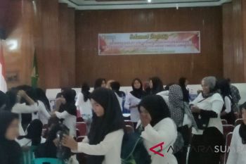 70 perempuan asal Ulakan Tapakis Padang Pariaman ikuti pelatihan sulaman timbul