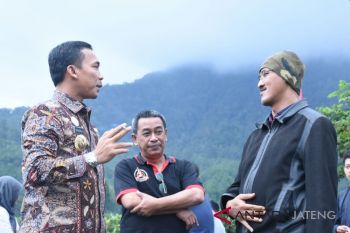Belasan ruko di rest area Batang mangkrak