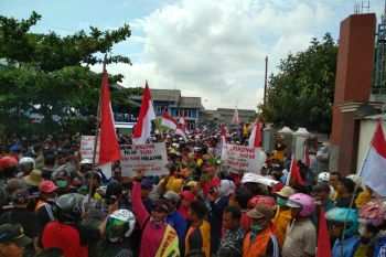 Nelayan Pati tuntut cantrang dilegalkan (VIDEO)