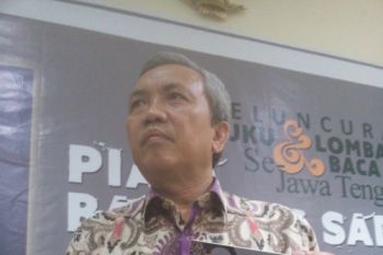 Bambang Sadono bukukan sajak karya kepenyairannya
