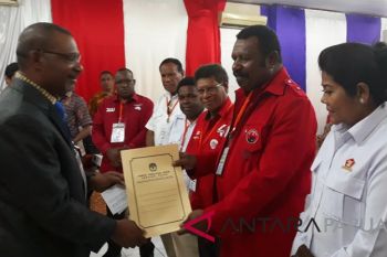 Koalisi Papua Cerdas daftarkan JWW-HMS ke KPU Papua