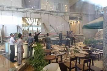 Kanopi gedung BEI rubuh