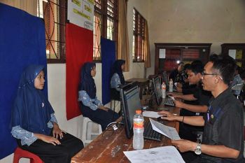 Pelajar di Banyumas antre membuat KIA massal